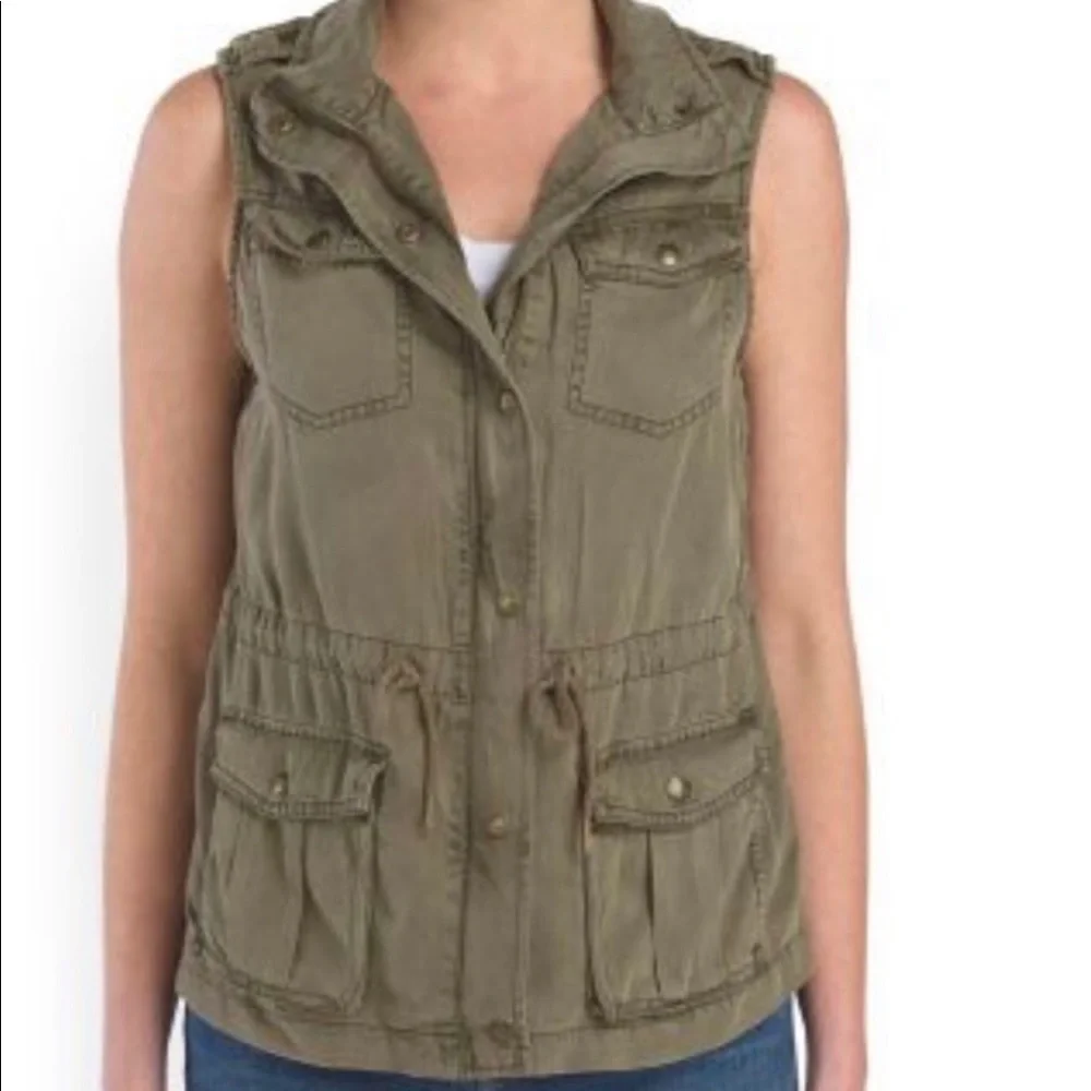 Max Jeans army green cargo zip up vest
